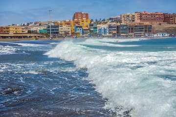 Oleaje en las playas de Telde/Antonio Rico.
